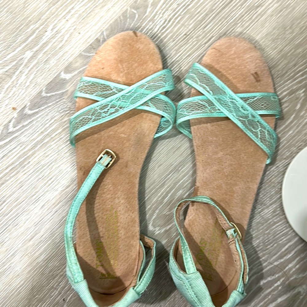 Tom's Sz 9.5 M Pastel Green Ankle Strap Fabric Women Sandals. Comfortable insole